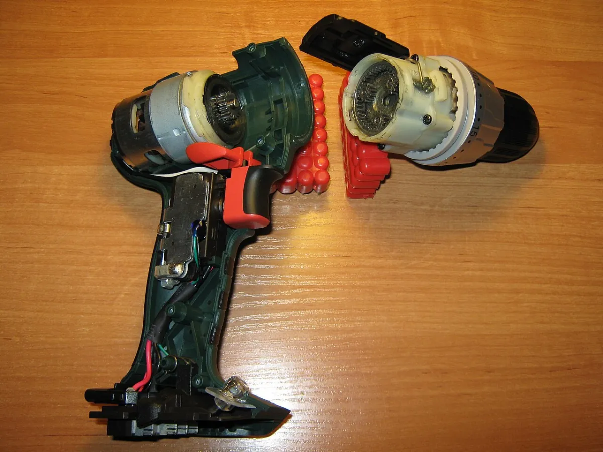 Bormașină cu acumulator – pentru piese